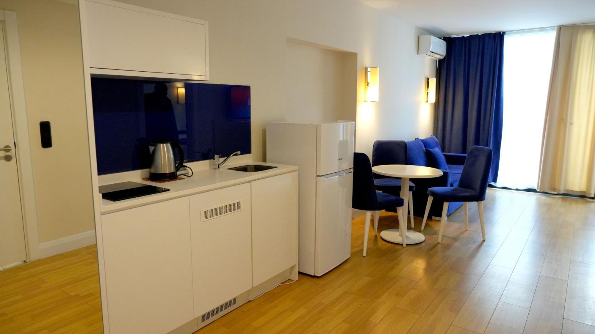 באטומי Lux Apart Hotel 555 מראה חיצוני תמונה